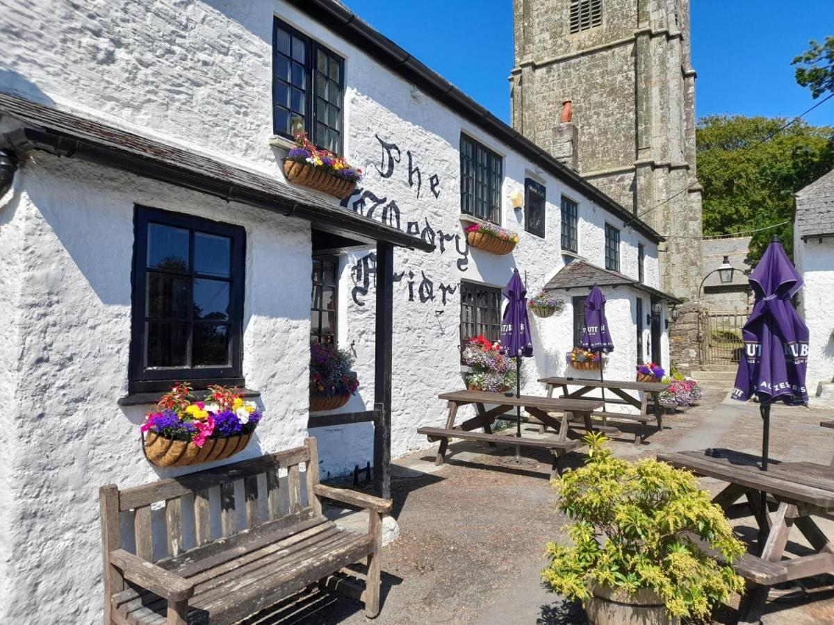 The Weary Friar Inn Pillaton Exterior foto